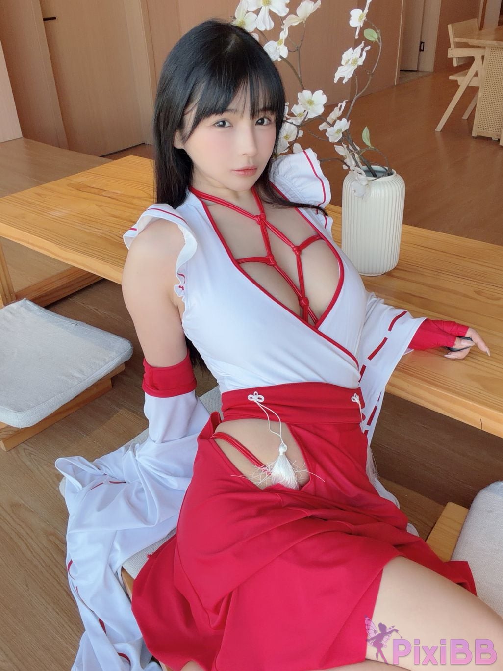 Cosplayer Sakurai Nene red rope witch PixiBB.COM 027