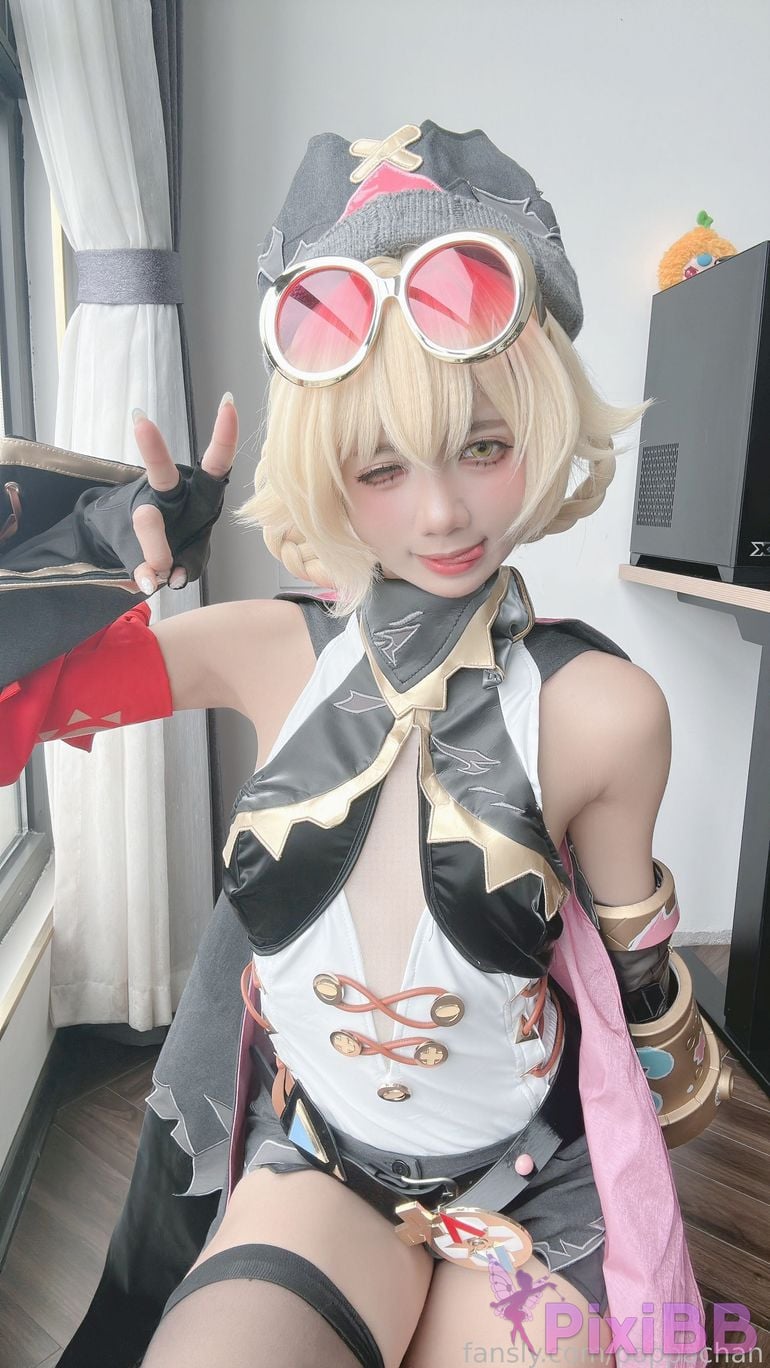 Cosplayer PoppaChan Jahoda Genshin Impact PixiBB.COM 002