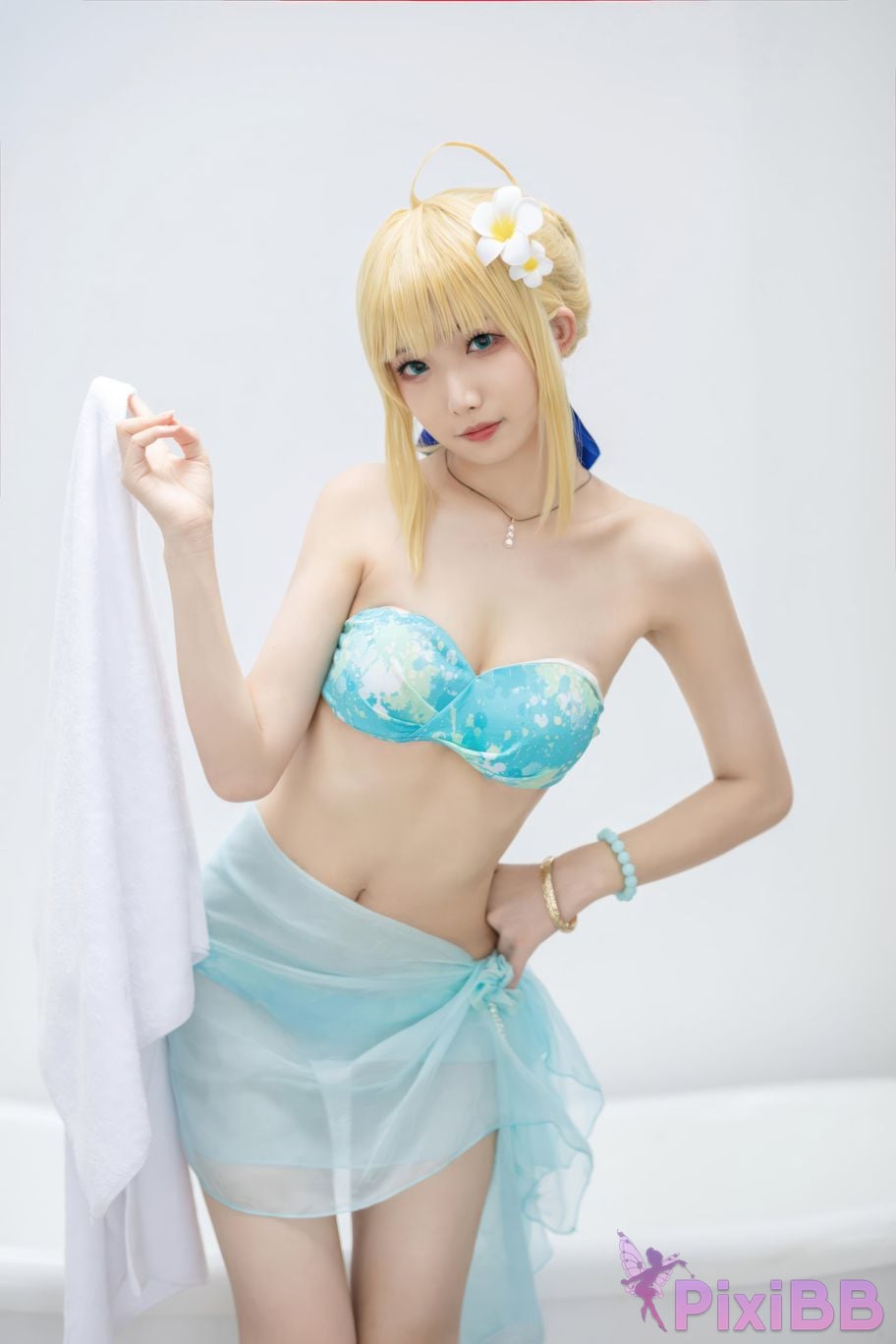 Cosplayer Fengjiang v FGO Saber swimsuit PixiBB.COM 004