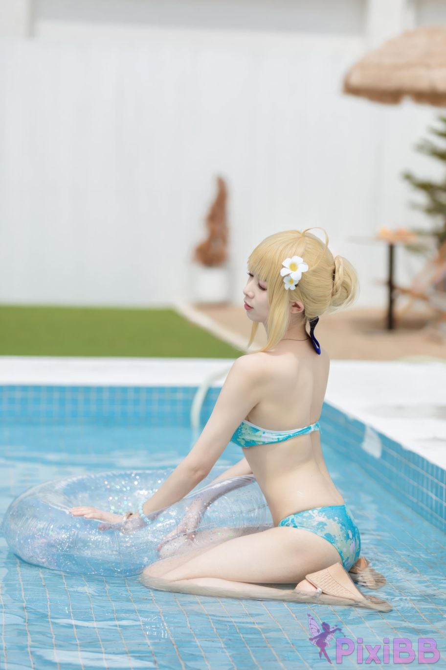 Cosplayer Fengjiang v FGO Saber swimsuit PixiBB.COM 030