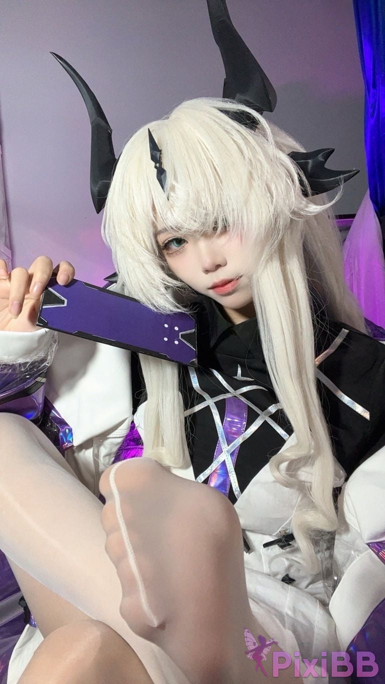 Cosplayer white oak Shirly death glow PixiBB.COM 004