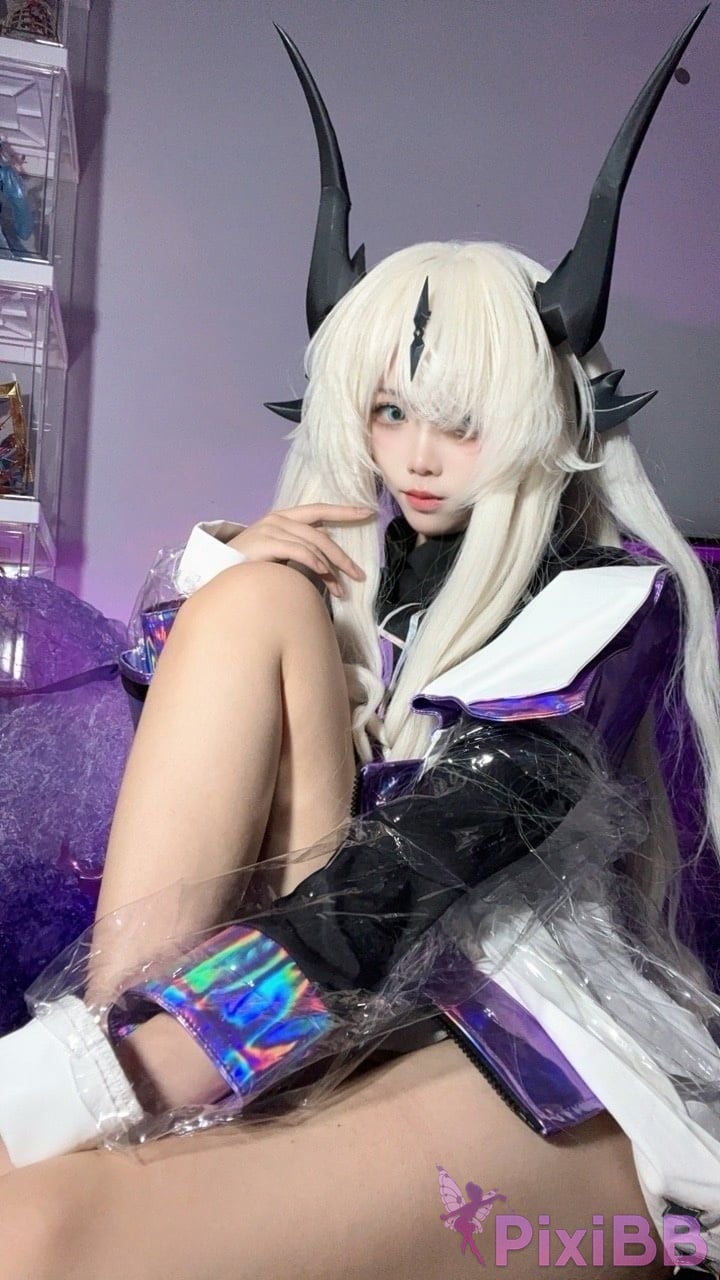 Cosplayer white oak Shirly death glow PixiBB.COM 101