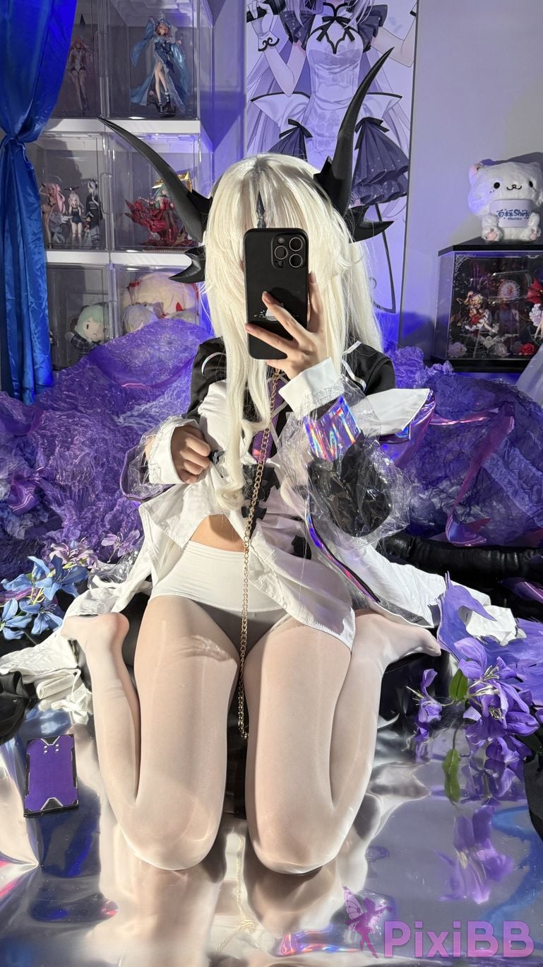 Cosplayer white oak Shirly death glow PixiBB.COM 119