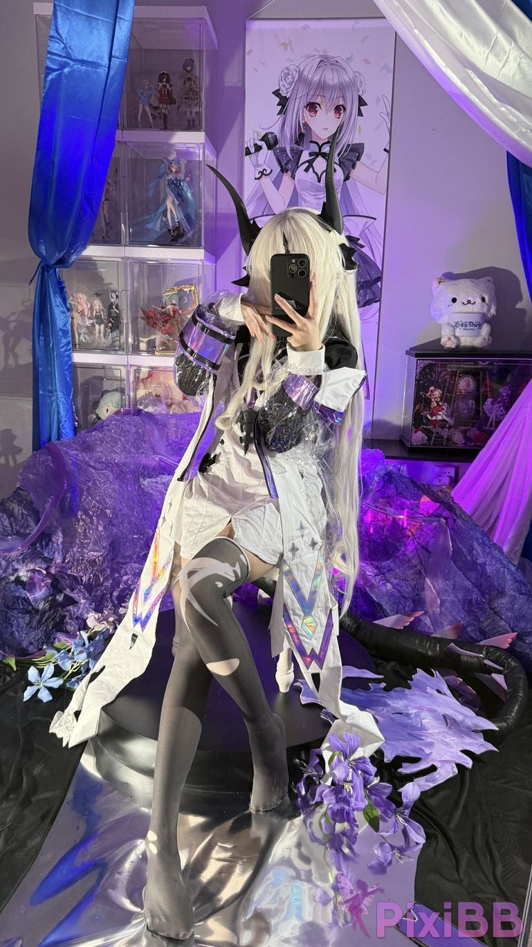 Cosplayer white oak Shirly death glow PixiBB.COM 130