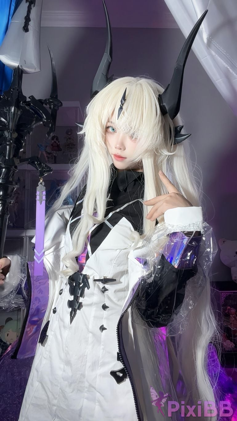 Cosplayer white oak Shirly death glow PixiBB.COM 138