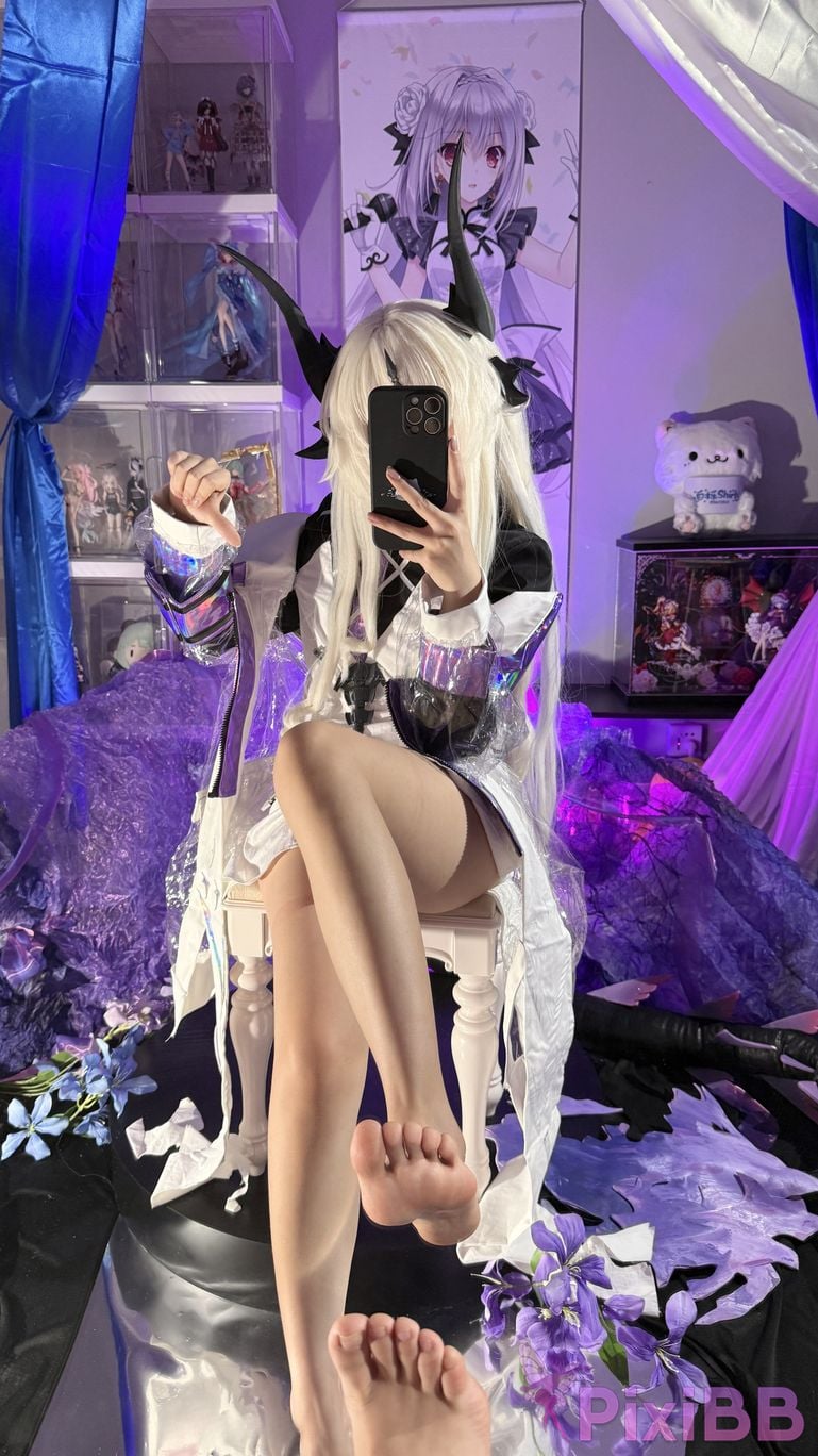 Cosplayer white oak Shirly death glow PixiBB.COM 145