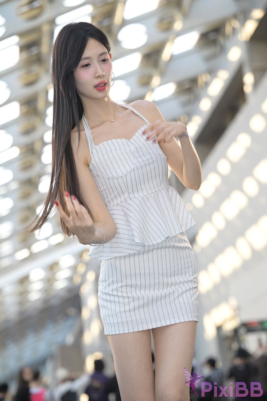 Featured Street Photography Works No.5601 Sweet super long legs PixiBB.COM 132