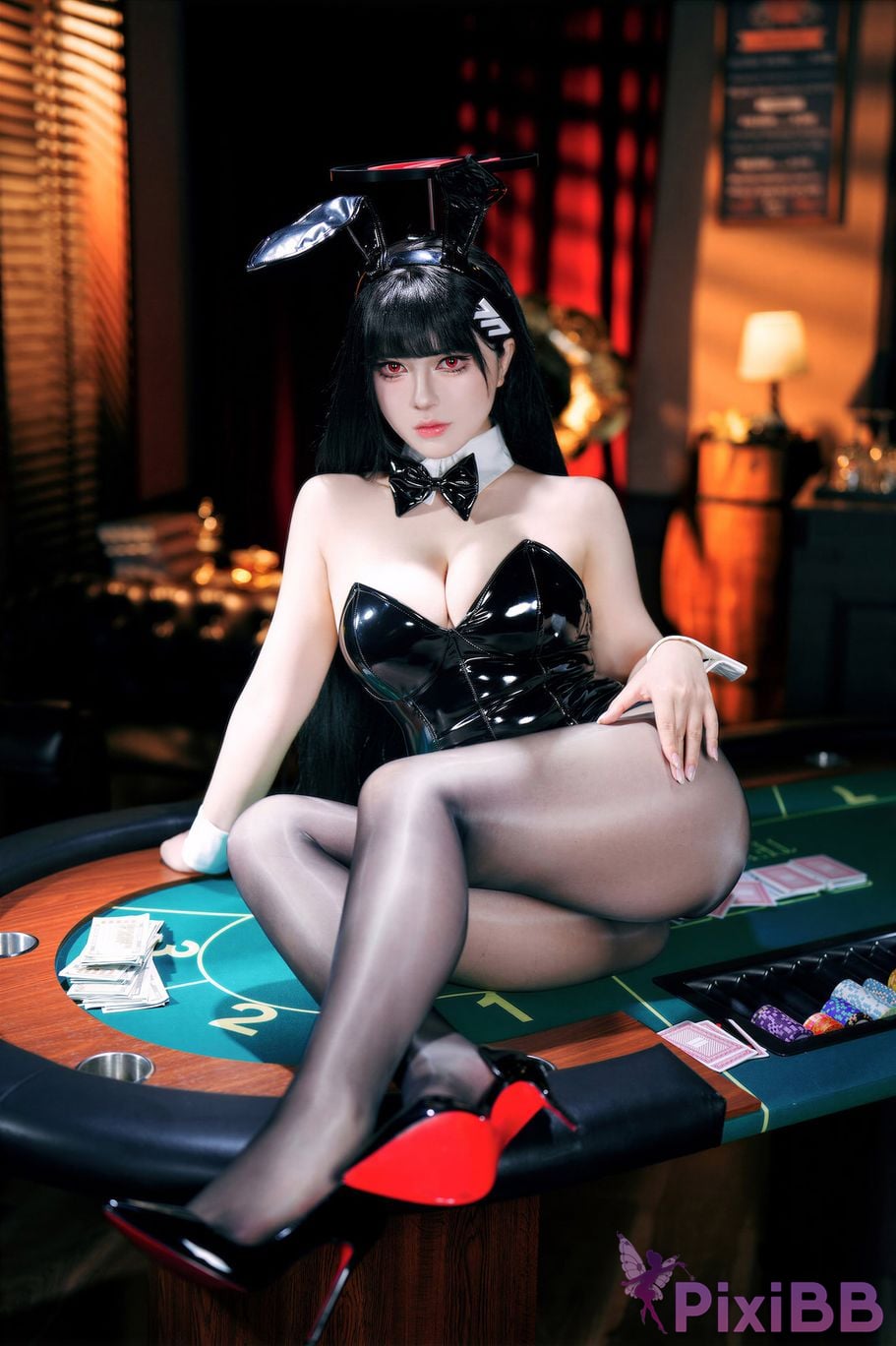 Cosplayer Half son Blue Archive Tiaoyue Liyin bunny girl PixiBB.COM 028