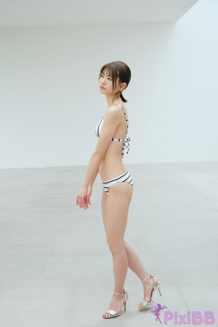 Japanese Idol Minami Yamada FRIDAY digital photo book Because Im an adult now 100 Definitive page edition PixiBB.COM 002