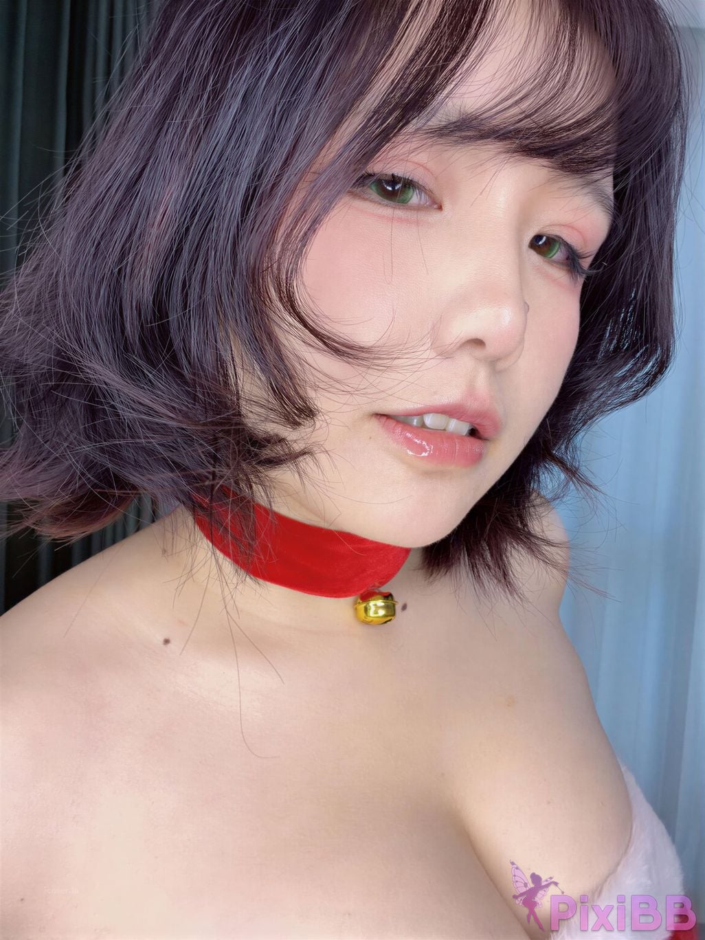 Cosplayer Ah Ban is very happy today 2025 Christmas selfie PixiBB.COM 052