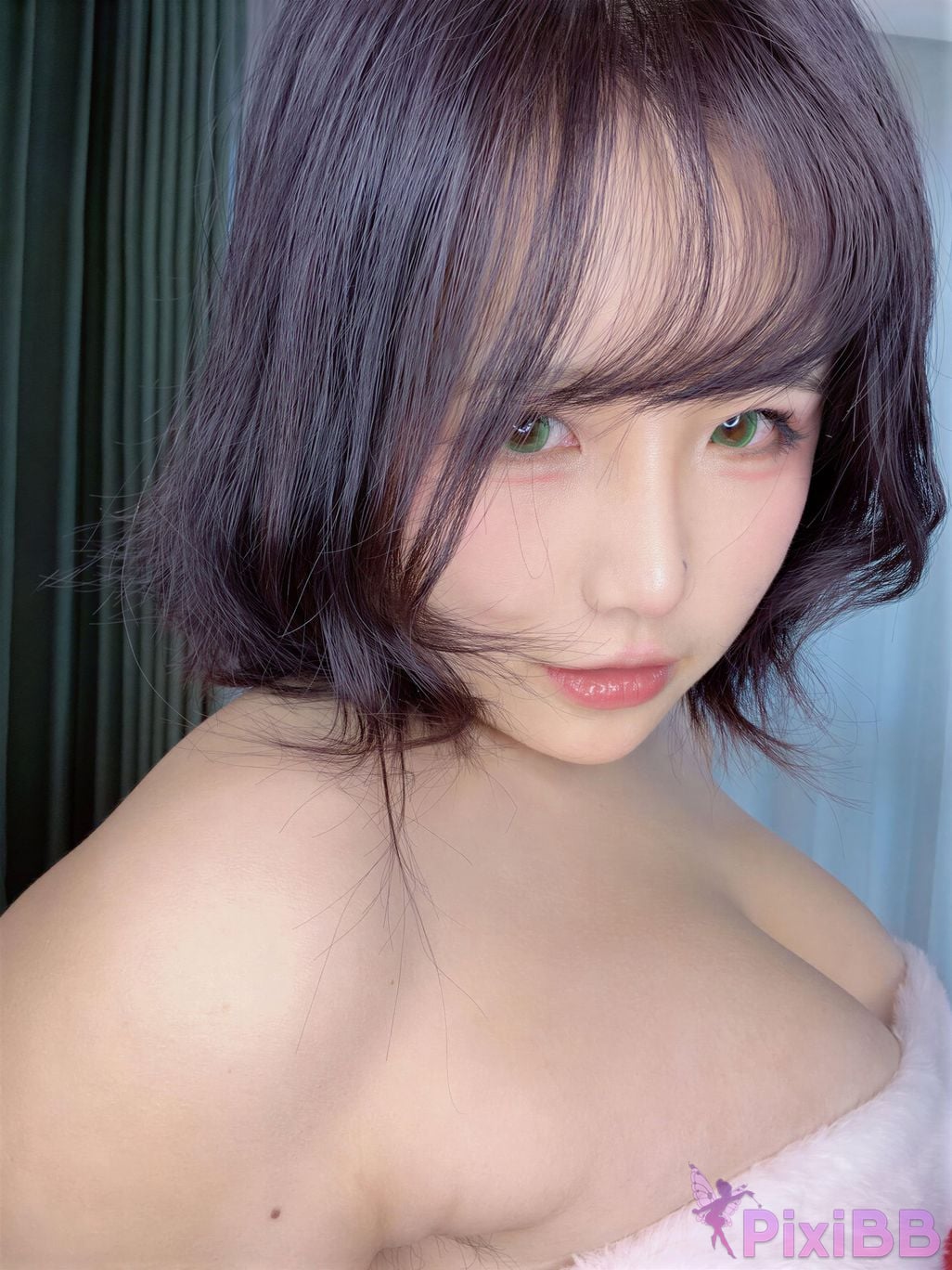 Cosplayer Ah Ban is very happy today 2025 Christmas selfie PixiBB.COM 053