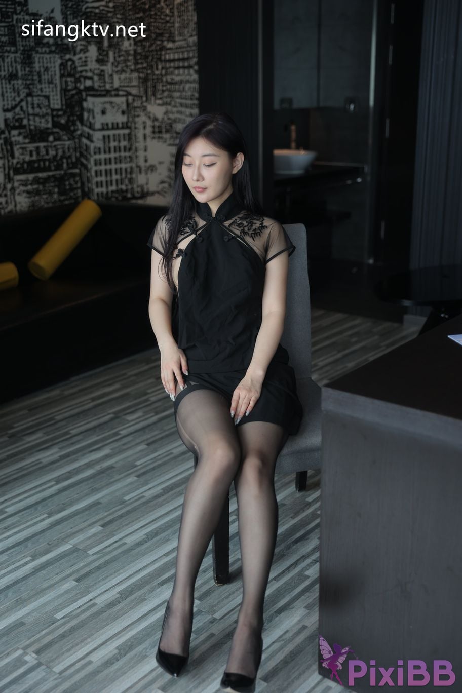 XR Uncensored Gu Chuchu Maily R18 XIUREN model New goddess Multiple sets of uniforms are full temptation PixiBB.COM 1018