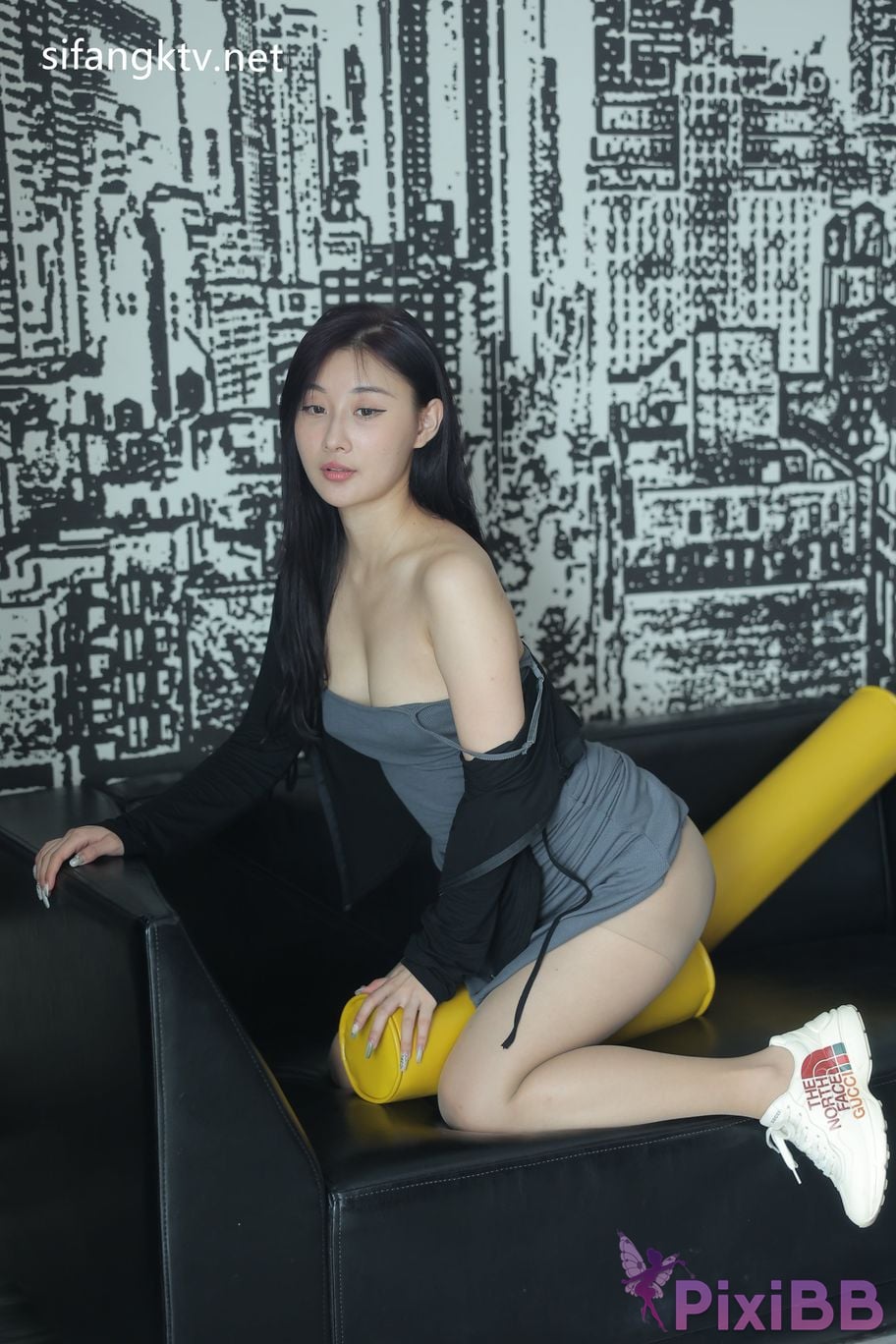 XR Uncensored Gu Chuchu Maily R18 XIUREN model New goddess Multiple sets of uniforms are full temptation PixiBB.COM 301