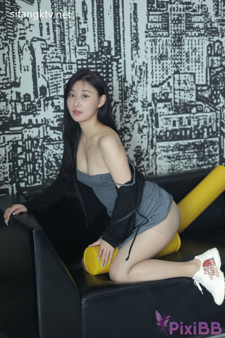 XR Uncensored Gu Chuchu Maily R18 XIUREN model New goddess Multiple sets of uniforms are full temptation PixiBB.COM 303