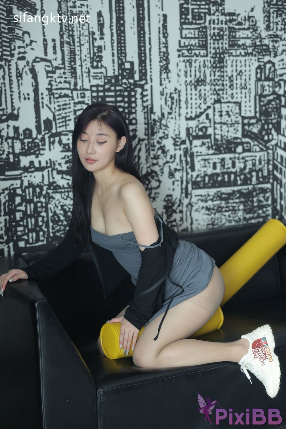 XR Uncensored Gu Chuchu Maily R18 XIUREN model New goddess Multiple sets of uniforms are full temptation PixiBB.COM 305