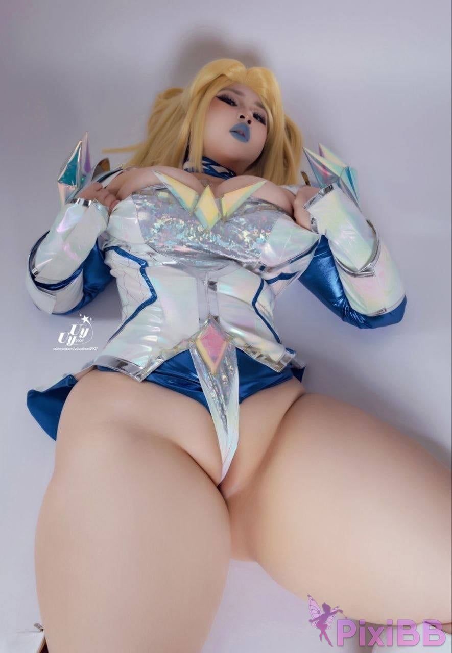 Uy Uy Emma Frost PixiBB.COM 9