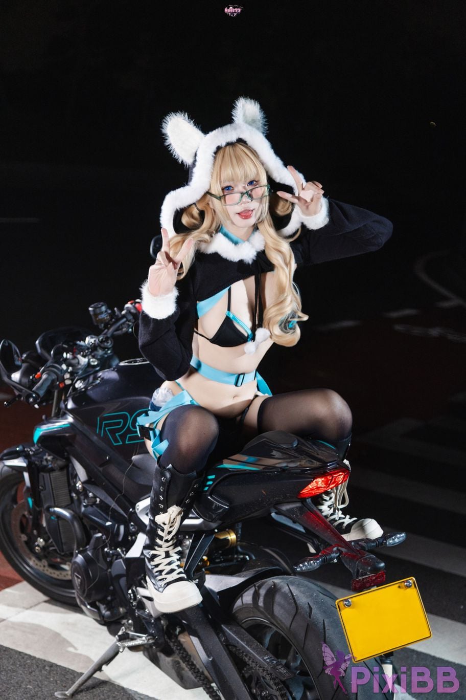 Cosplayer Qiqi be good racing girl PixiBB.COM 095
