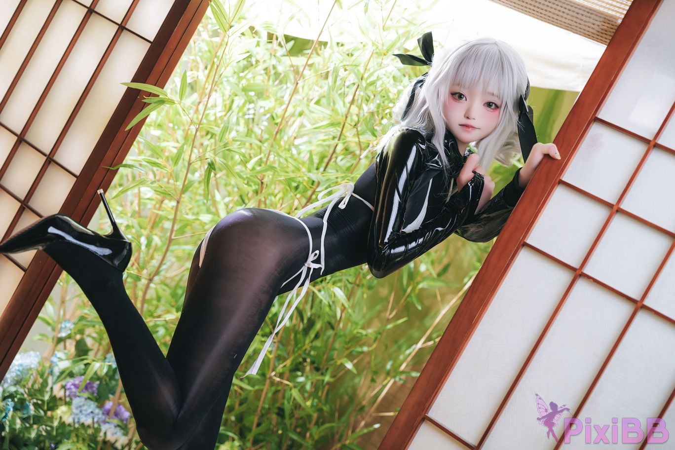Cosplayer Irisuare Airi Nikke White Rabbit PixiBB.COM 005