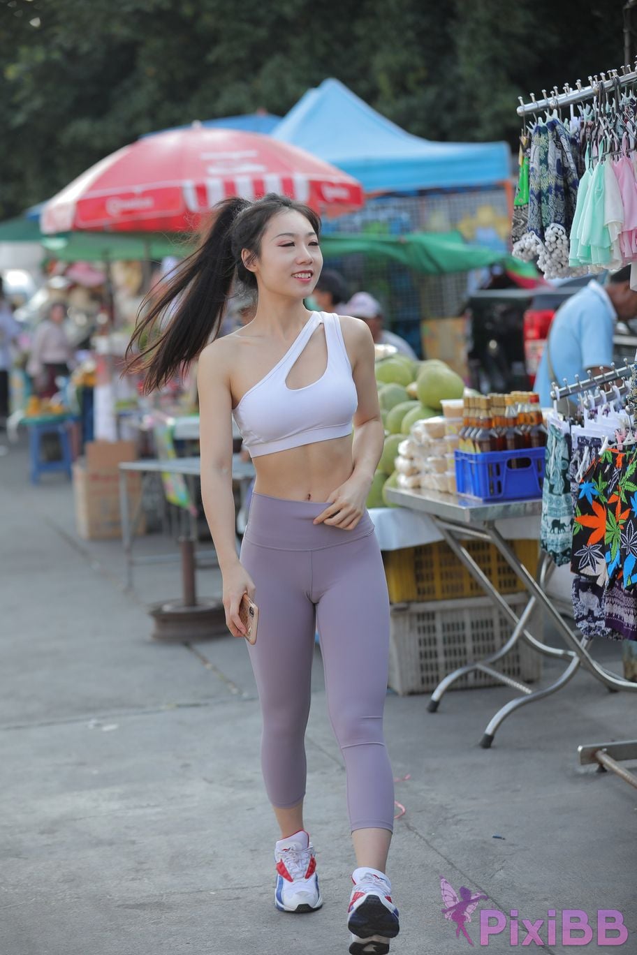 Featured Street Photography Works No.5612 Beautiful girl in gray yoga pants PixiBB.COM 013