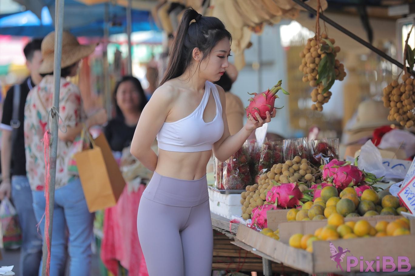Featured Street Photography Works No.5612 Beautiful girl in gray yoga pants PixiBB.COM 091