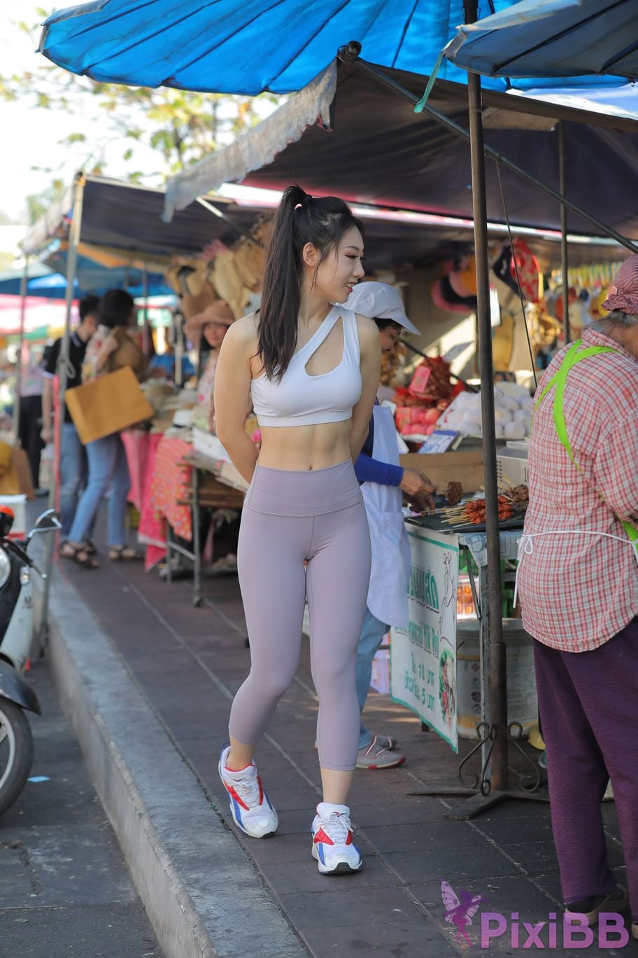 Featured Street Photography Works No.5612 Beautiful girl in gray yoga pants PixiBB.COM 102