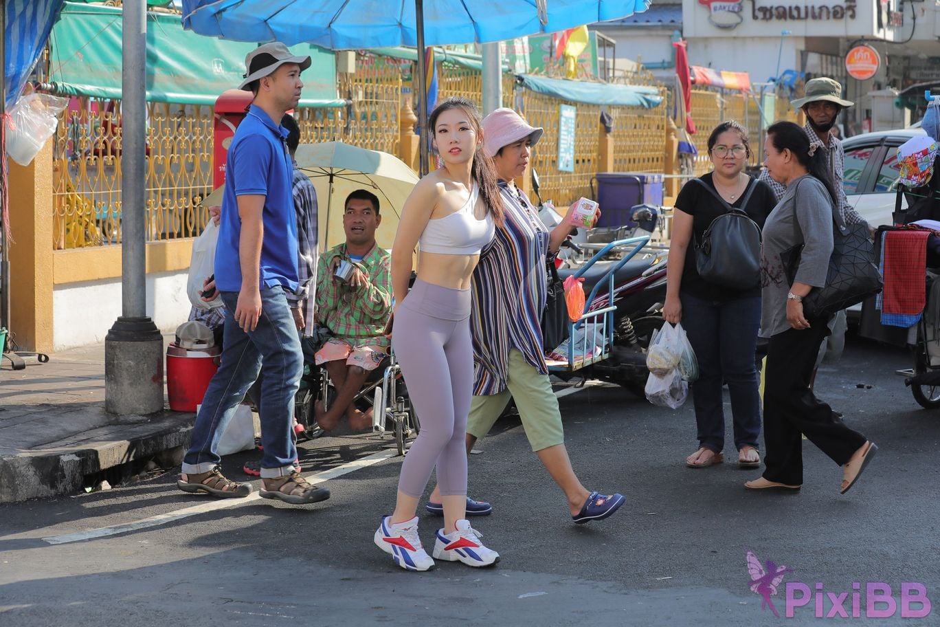 Featured Street Photography Works No.5612 Beautiful girl in gray yoga pants PixiBB.COM 108