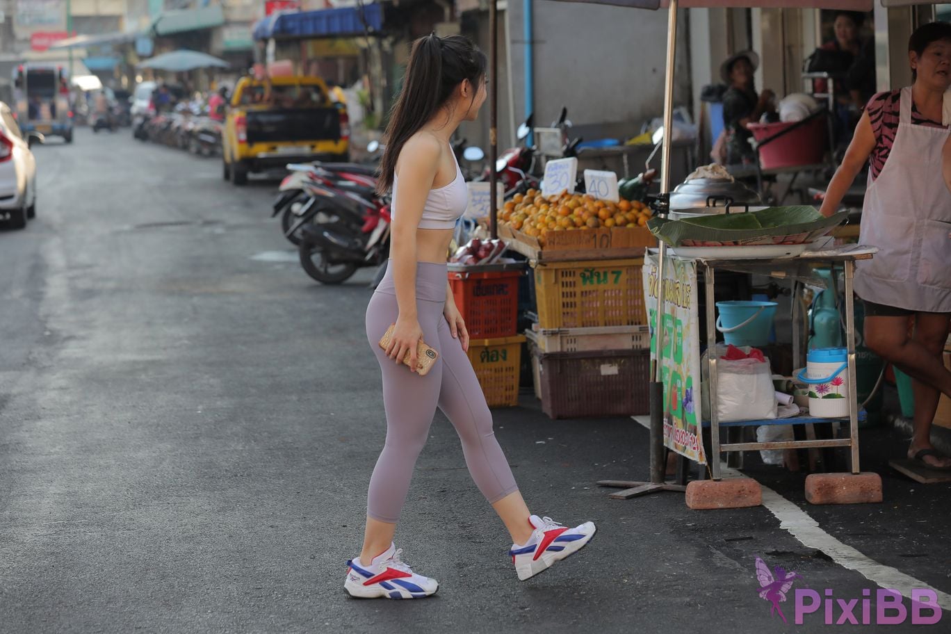 Featured Street Photography Works No.5612 Beautiful girl in gray yoga pants PixiBB.COM 116