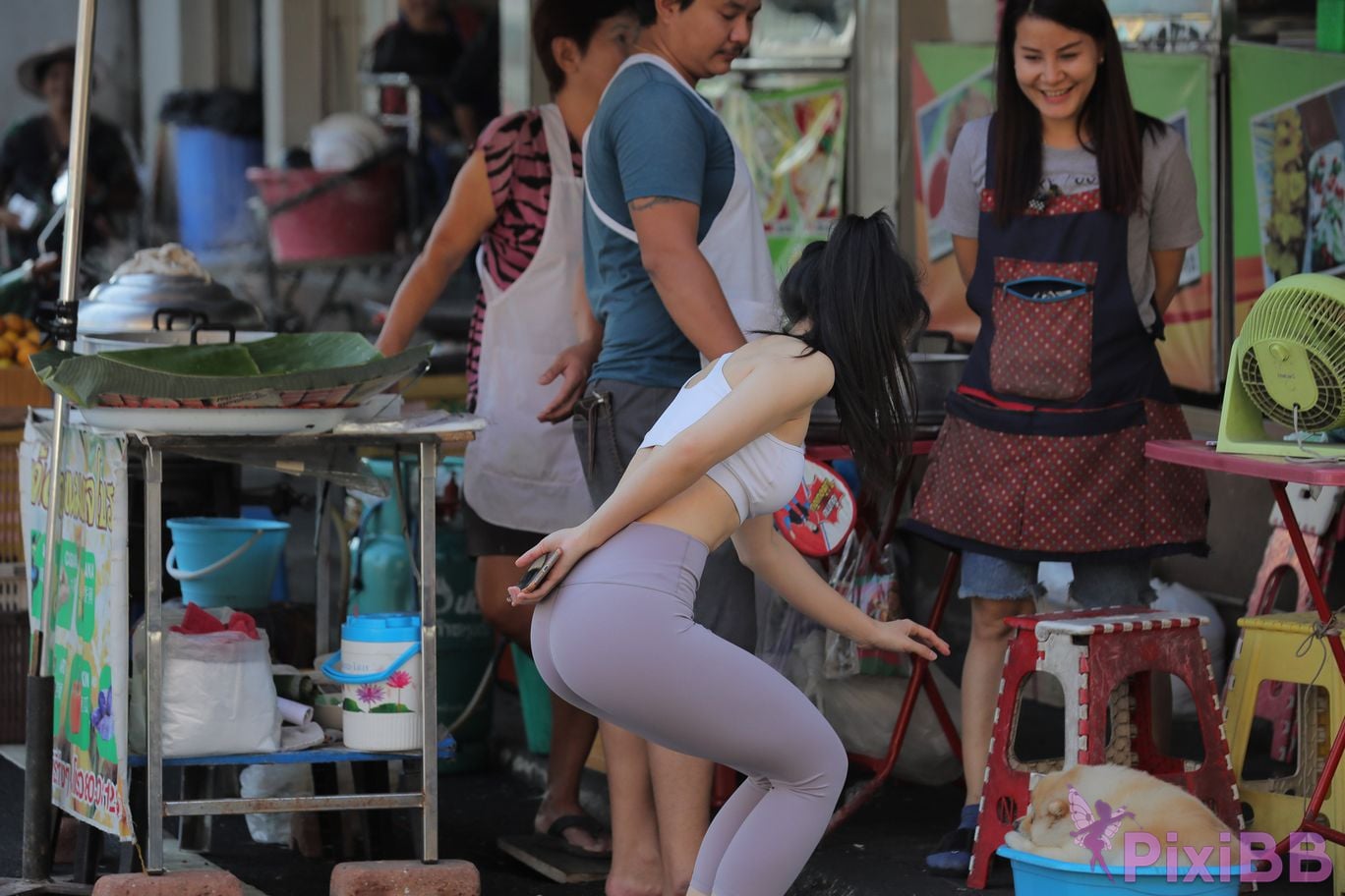 Featured Street Photography Works No.5612 Beautiful girl in gray yoga pants PixiBB.COM 121