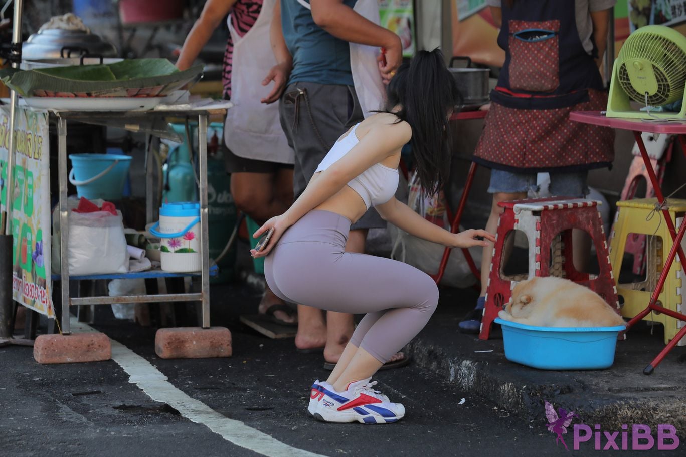 Featured Street Photography Works No.5612 Beautiful girl in gray yoga pants PixiBB.COM 122