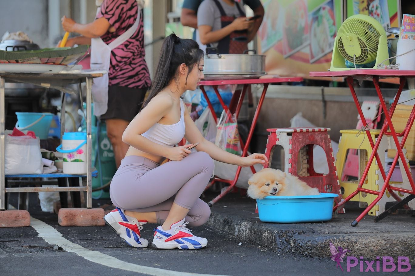 Featured Street Photography Works No.5612 Beautiful girl in gray yoga pants PixiBB.COM 140