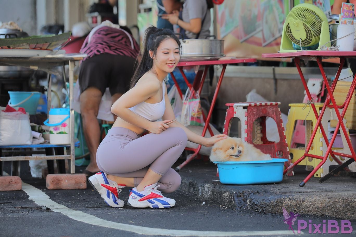 Featured Street Photography Works No.5612 Beautiful girl in gray yoga pants PixiBB.COM 145