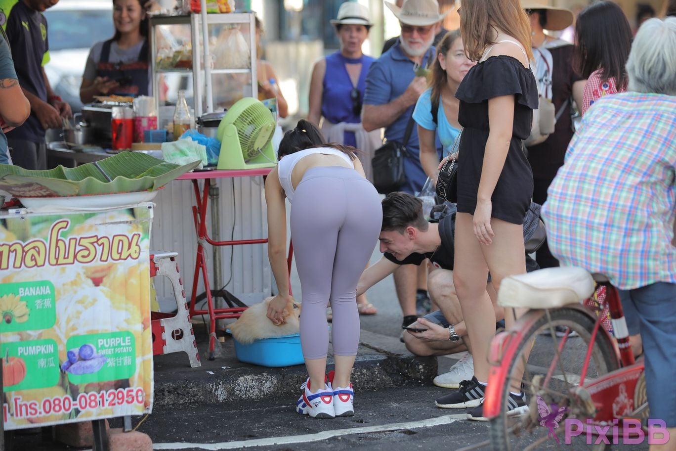 Featured Street Photography Works No.5612 Beautiful girl in gray yoga pants PixiBB.COM 155