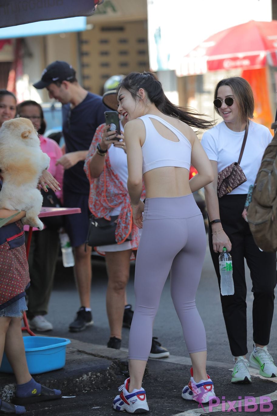 Featured Street Photography Works No.5612 Beautiful girl in gray yoga pants PixiBB.COM 187