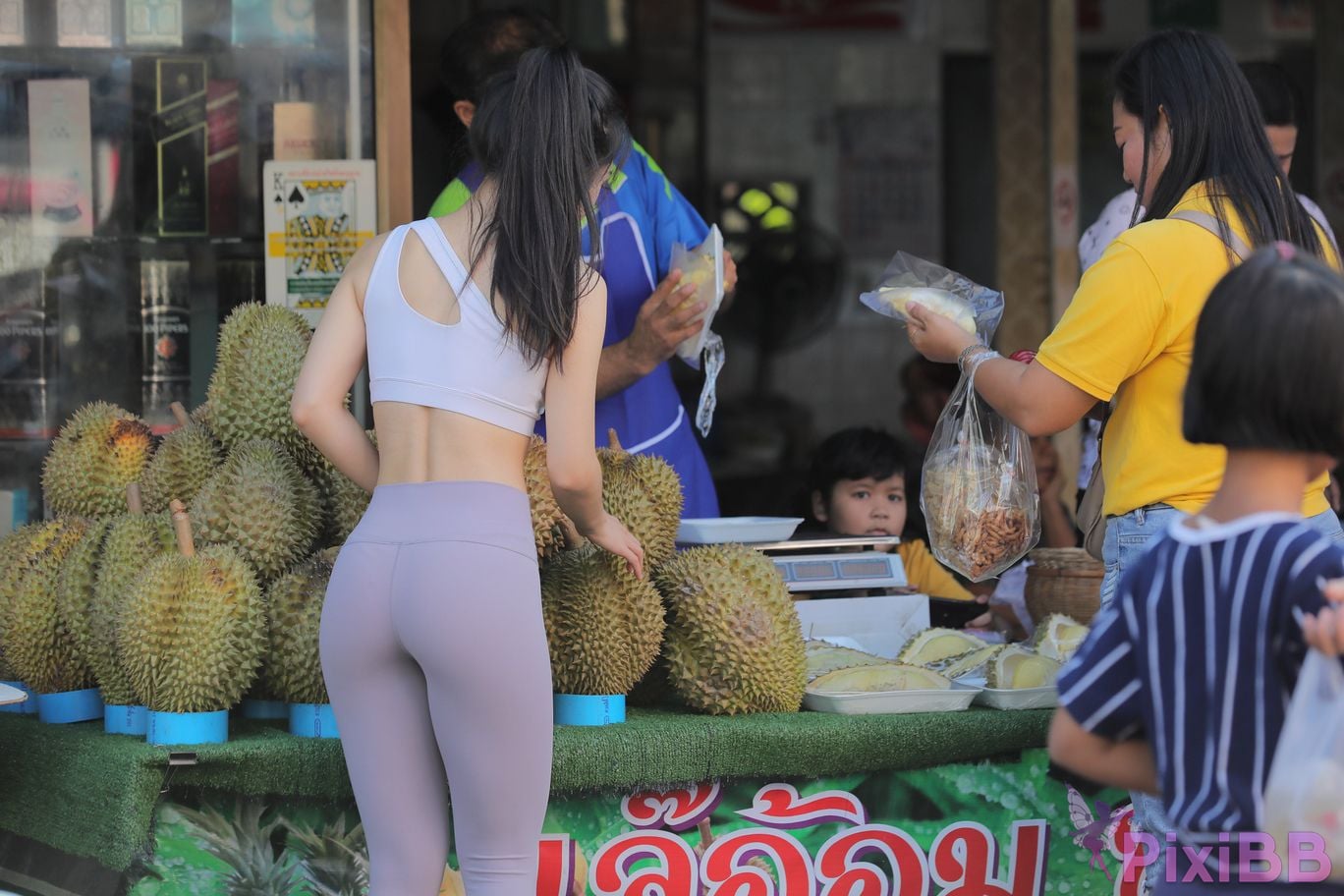 Featured Street Photography Works No.5612 Beautiful girl in gray yoga pants PixiBB.COM 193