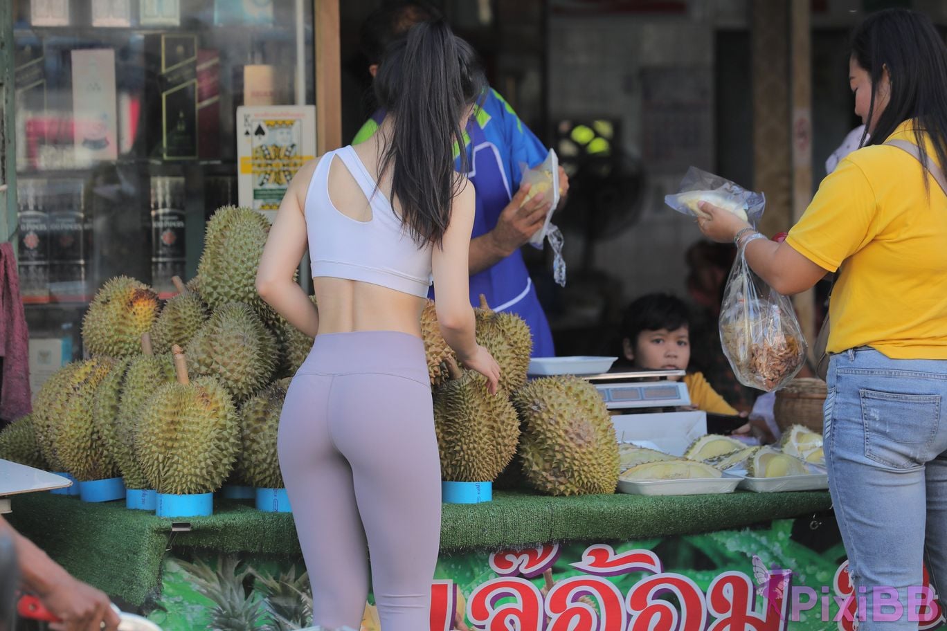 Featured Street Photography Works No.5612 Beautiful girl in gray yoga pants PixiBB.COM 194