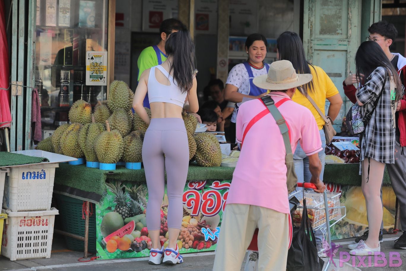 Featured Street Photography Works No.5612 Beautiful girl in gray yoga pants PixiBB.COM 196