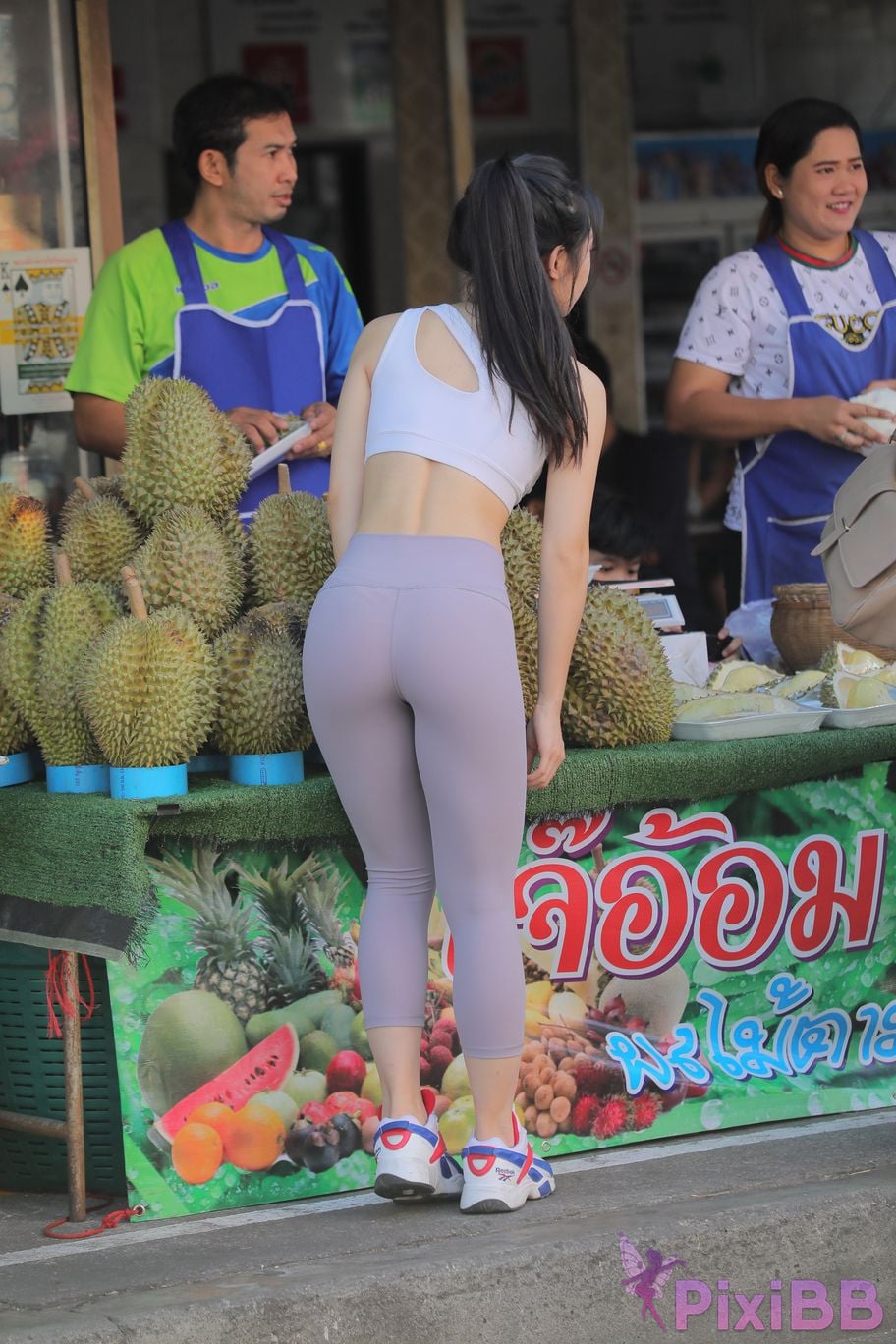 Featured Street Photography Works No.5612 Beautiful girl in gray yoga pants PixiBB.COM 206