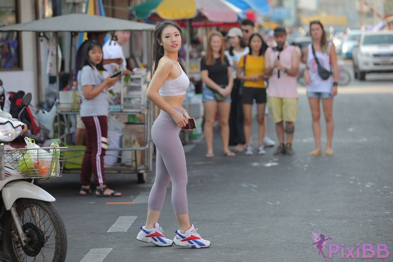 Featured Street Photography Works No.5612 Beautiful girl in gray yoga pants PixiBB.COM 208