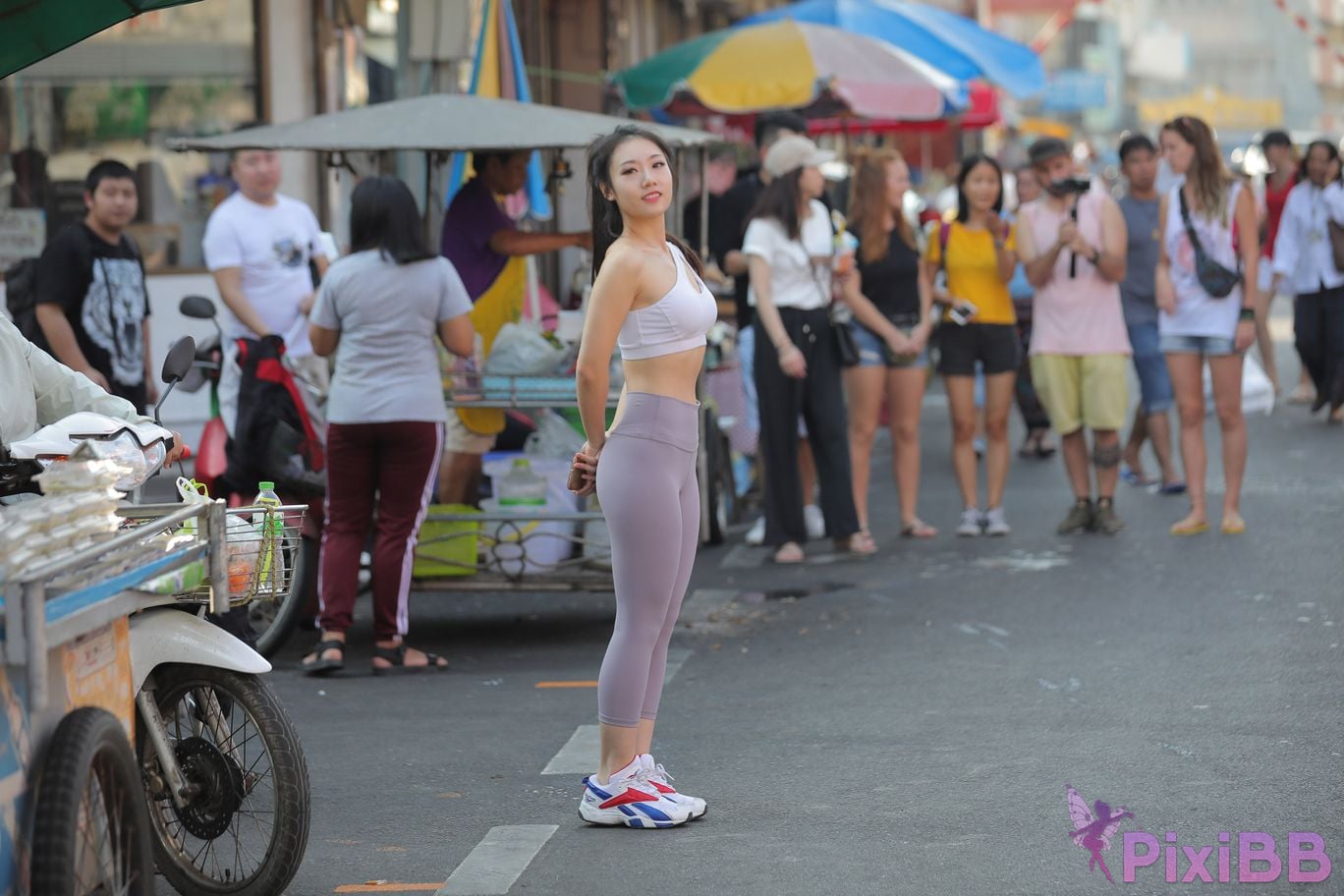 Featured Street Photography Works No.5612 Beautiful girl in gray yoga pants PixiBB.COM 214