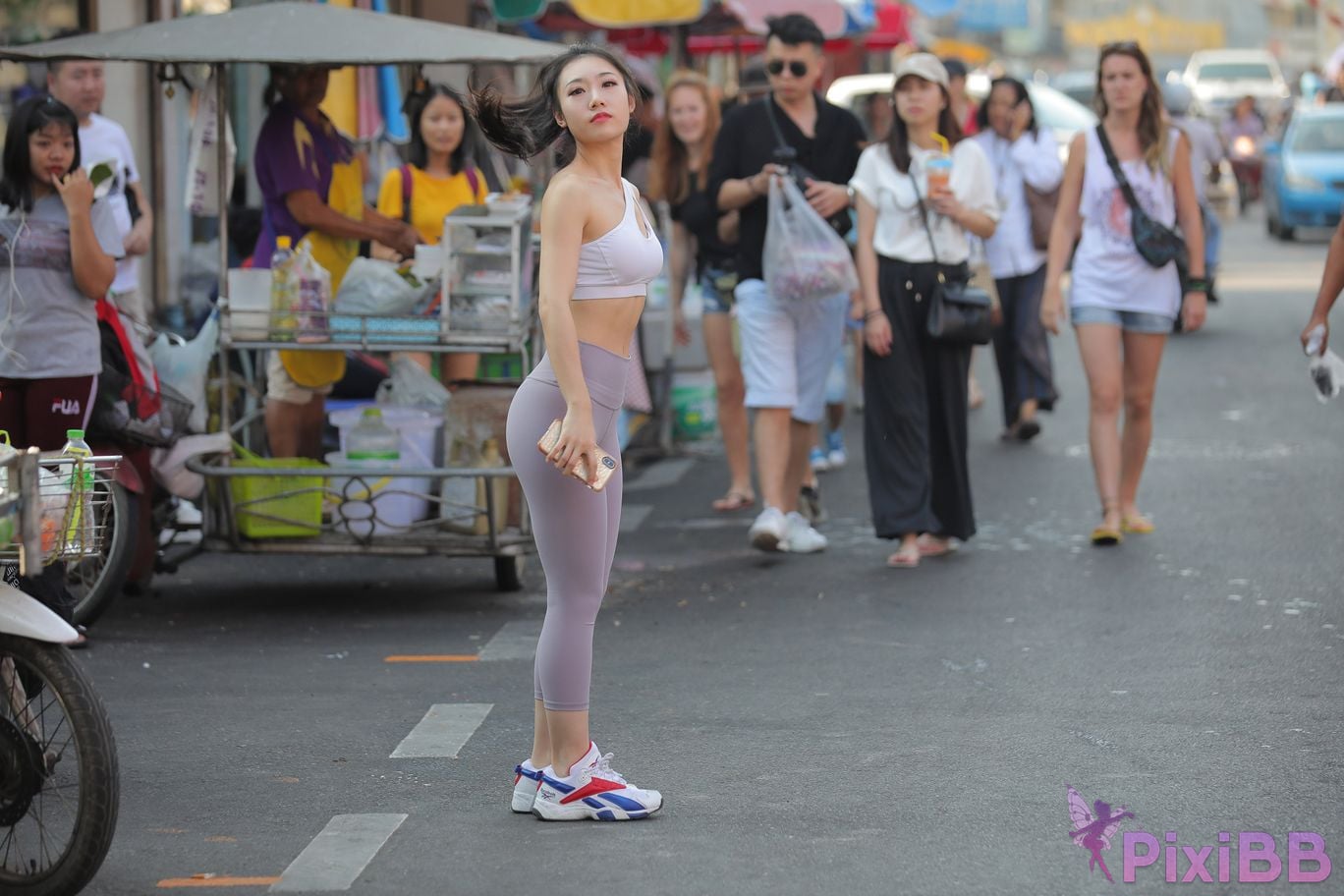 Featured Street Photography Works No.5612 Beautiful girl in gray yoga pants PixiBB.COM 216