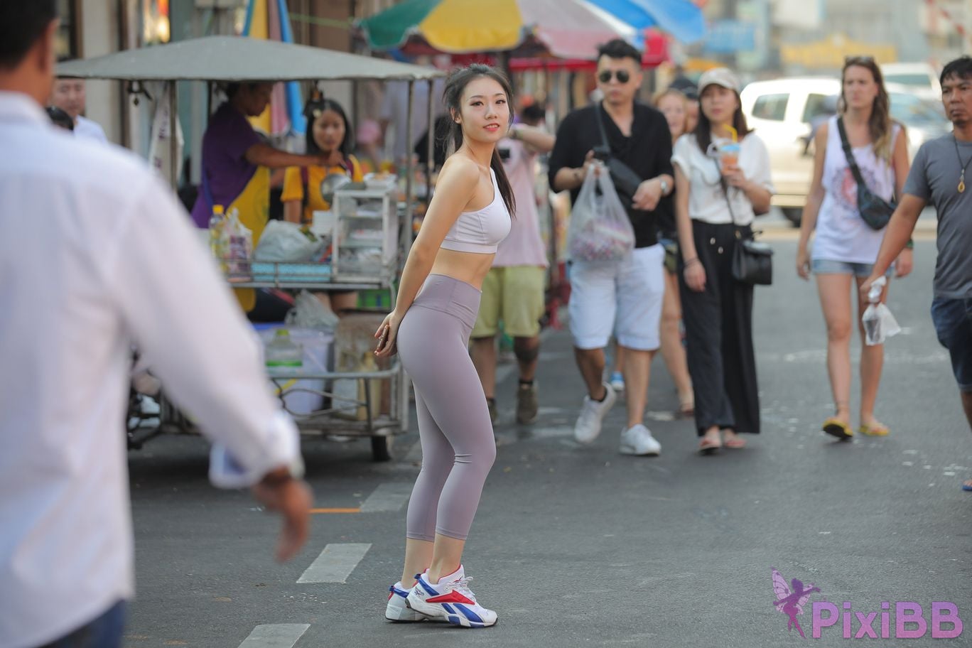 Featured Street Photography Works No.5612 Beautiful girl in gray yoga pants PixiBB.COM 217