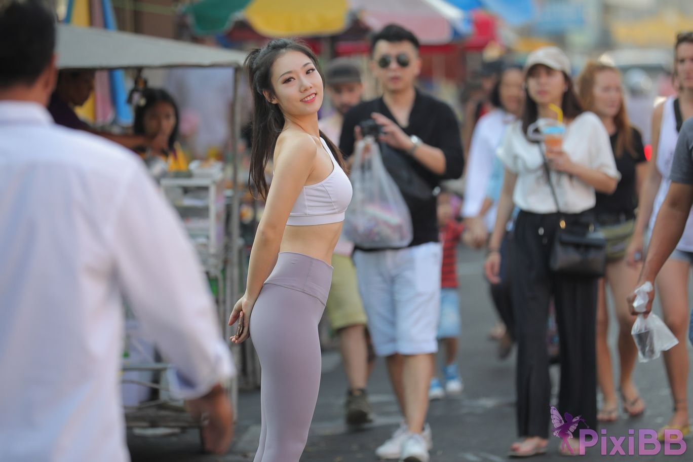 Featured Street Photography Works No.5612 Beautiful girl in gray yoga pants PixiBB.COM 219