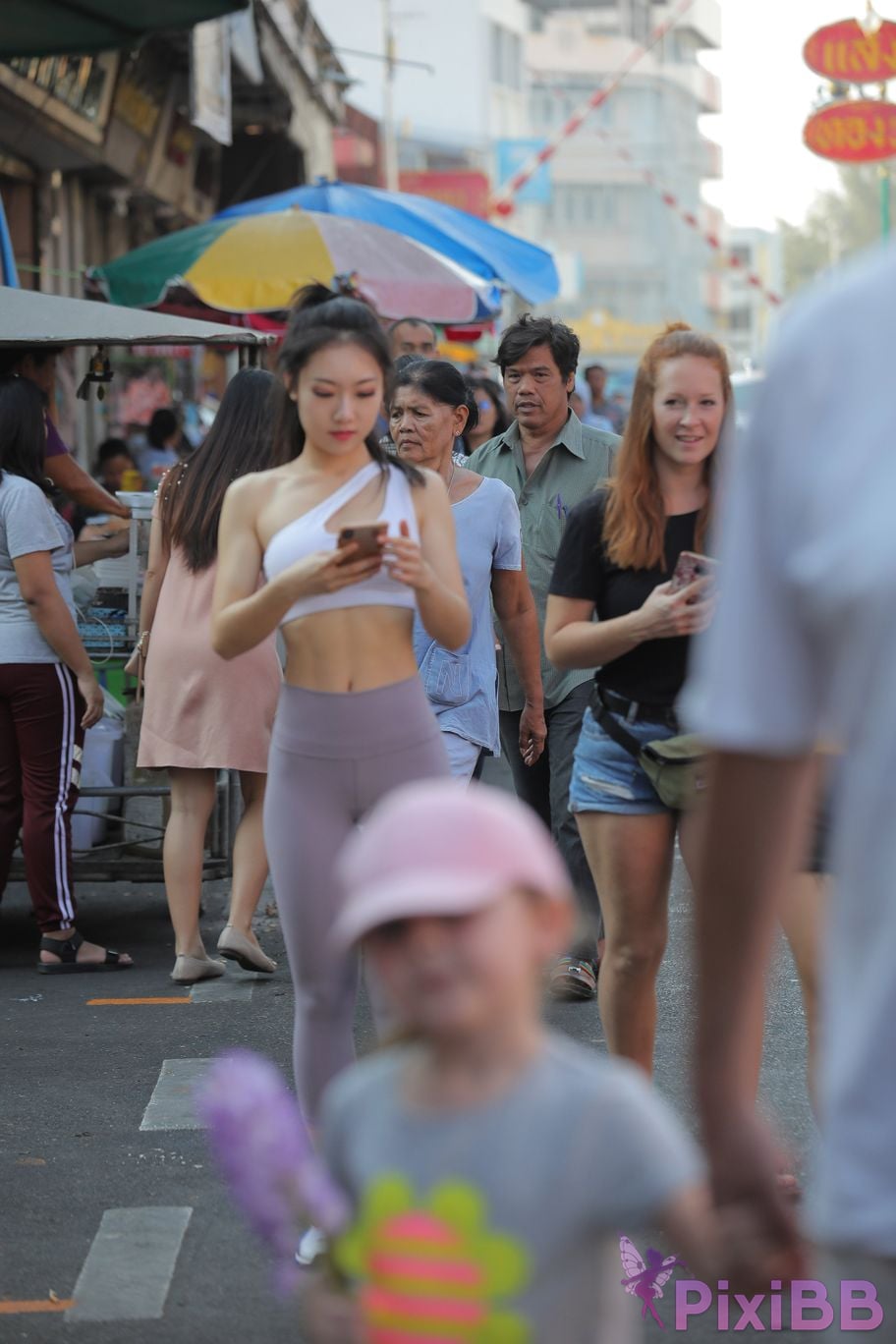 Featured Street Photography Works No.5612 Beautiful girl in gray yoga pants PixiBB.COM 242