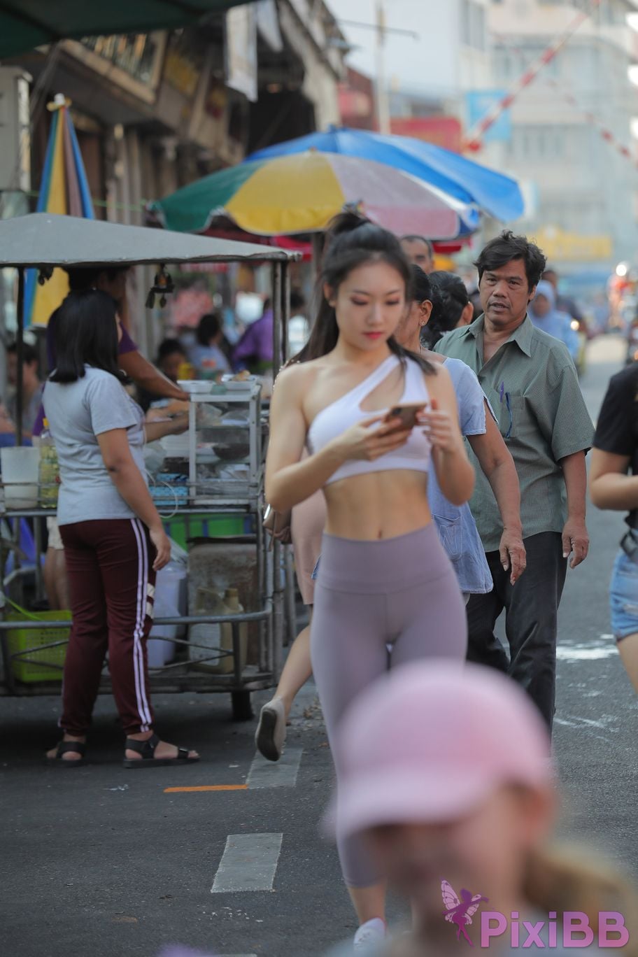 Featured Street Photography Works No.5612 Beautiful girl in gray yoga pants PixiBB.COM 243