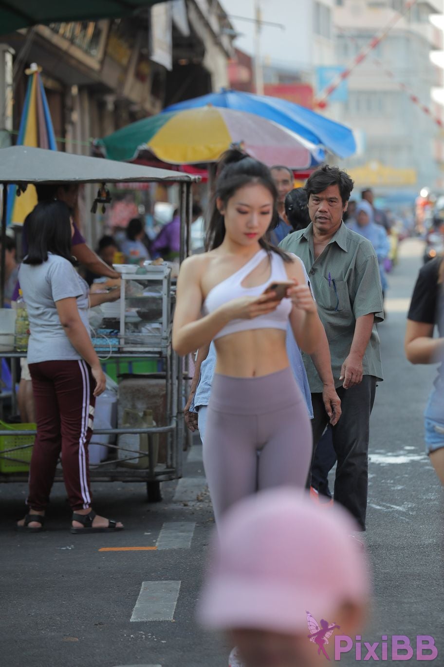 Featured Street Photography Works No.5612 Beautiful girl in gray yoga pants PixiBB.COM 244