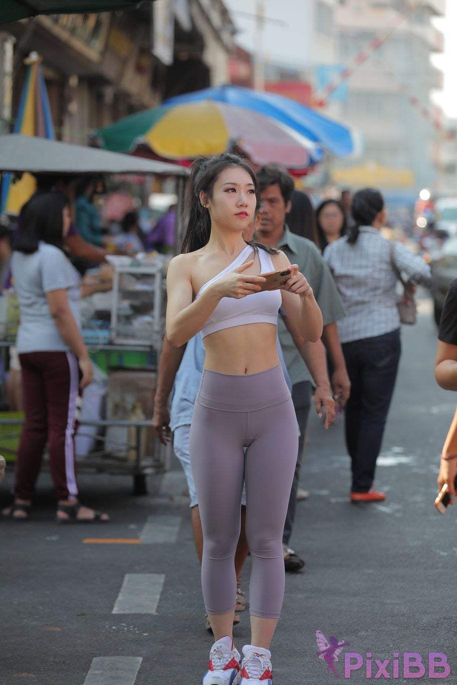 Featured Street Photography Works No.5612 Beautiful girl in gray yoga pants PixiBB.COM 246