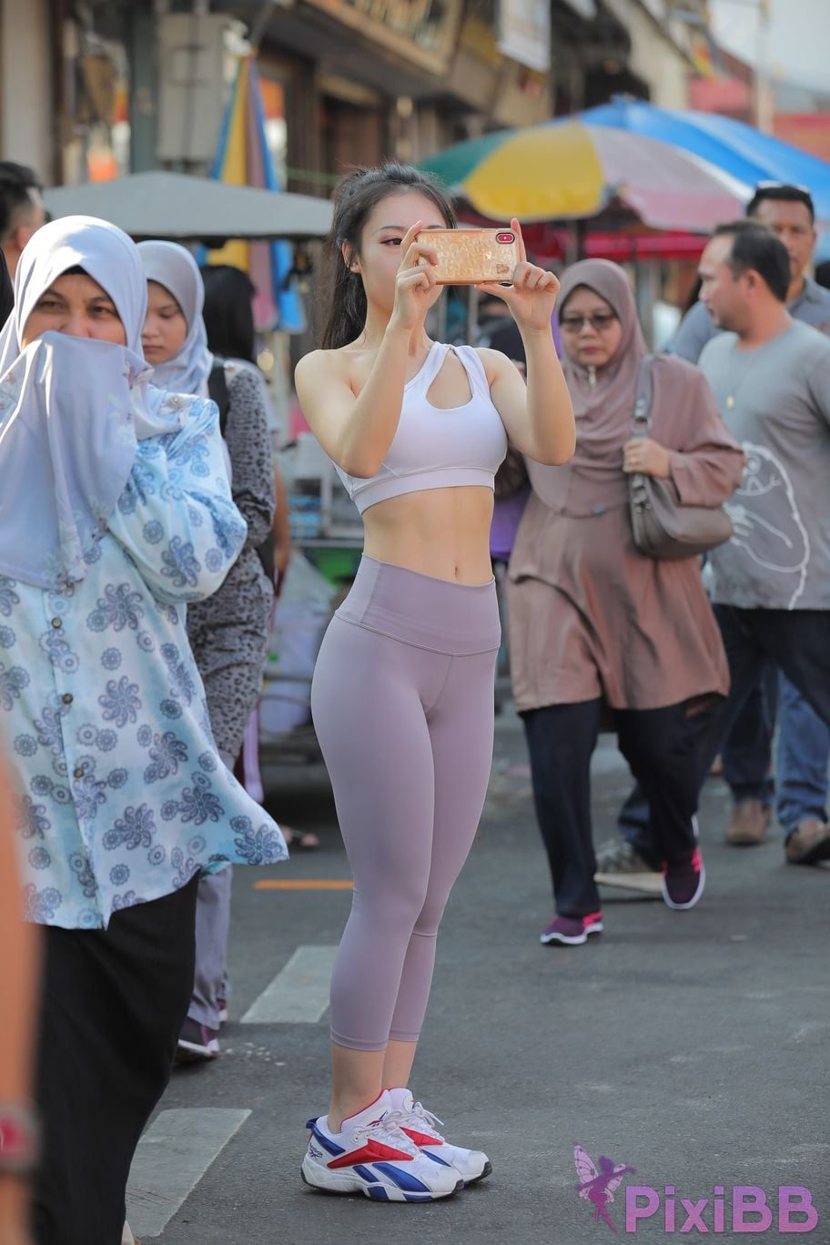 Featured Street Photography Works No.5612 Beautiful girl in gray yoga pants PixiBB.COM 257