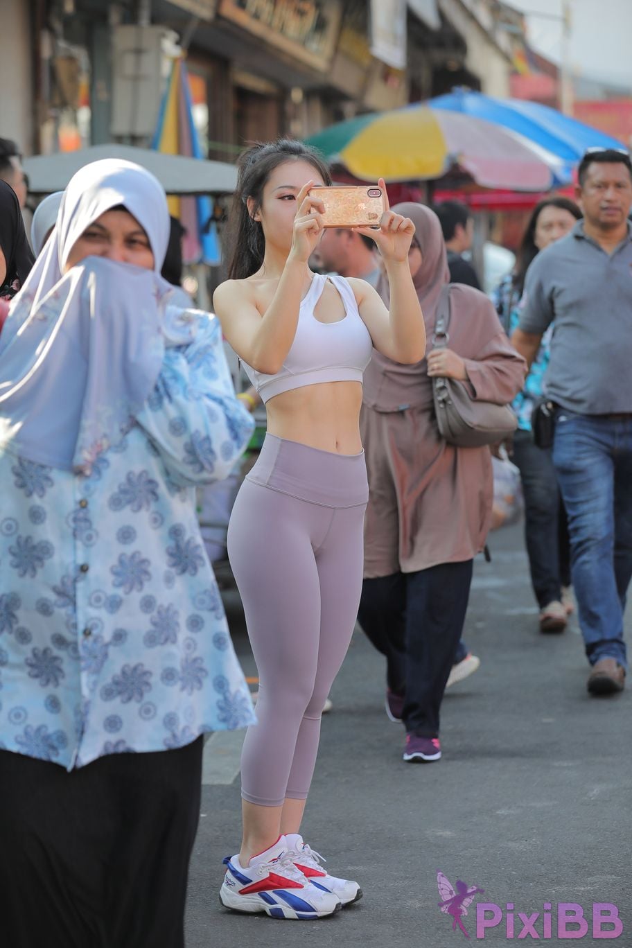Featured Street Photography Works No.5612 Beautiful girl in gray yoga pants PixiBB.COM 258