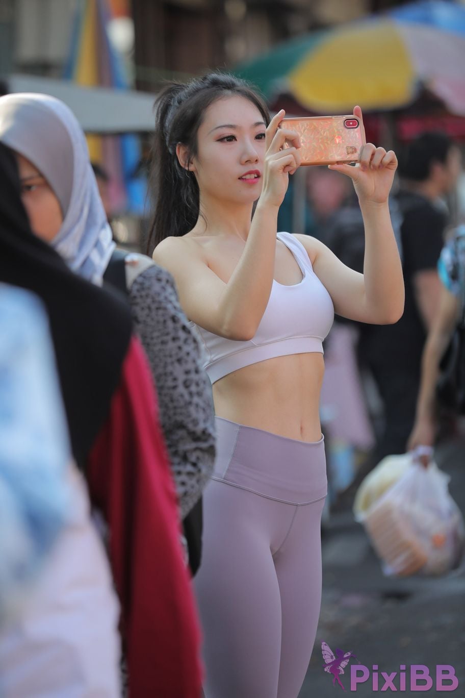 Featured Street Photography Works No.5612 Beautiful girl in gray yoga pants PixiBB.COM 259