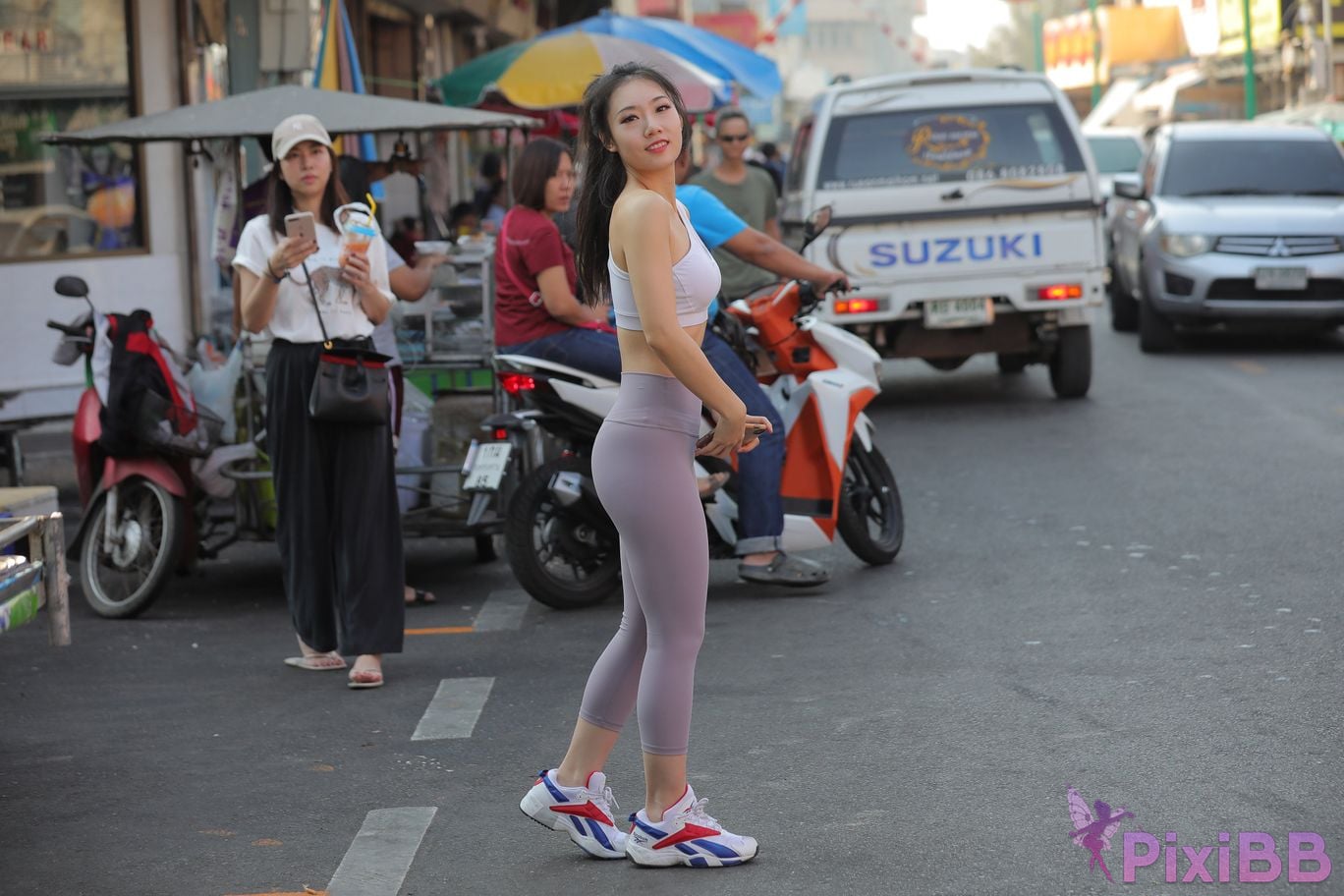 Featured Street Photography Works No.5612 Beautiful girl in gray yoga pants PixiBB.COM 263